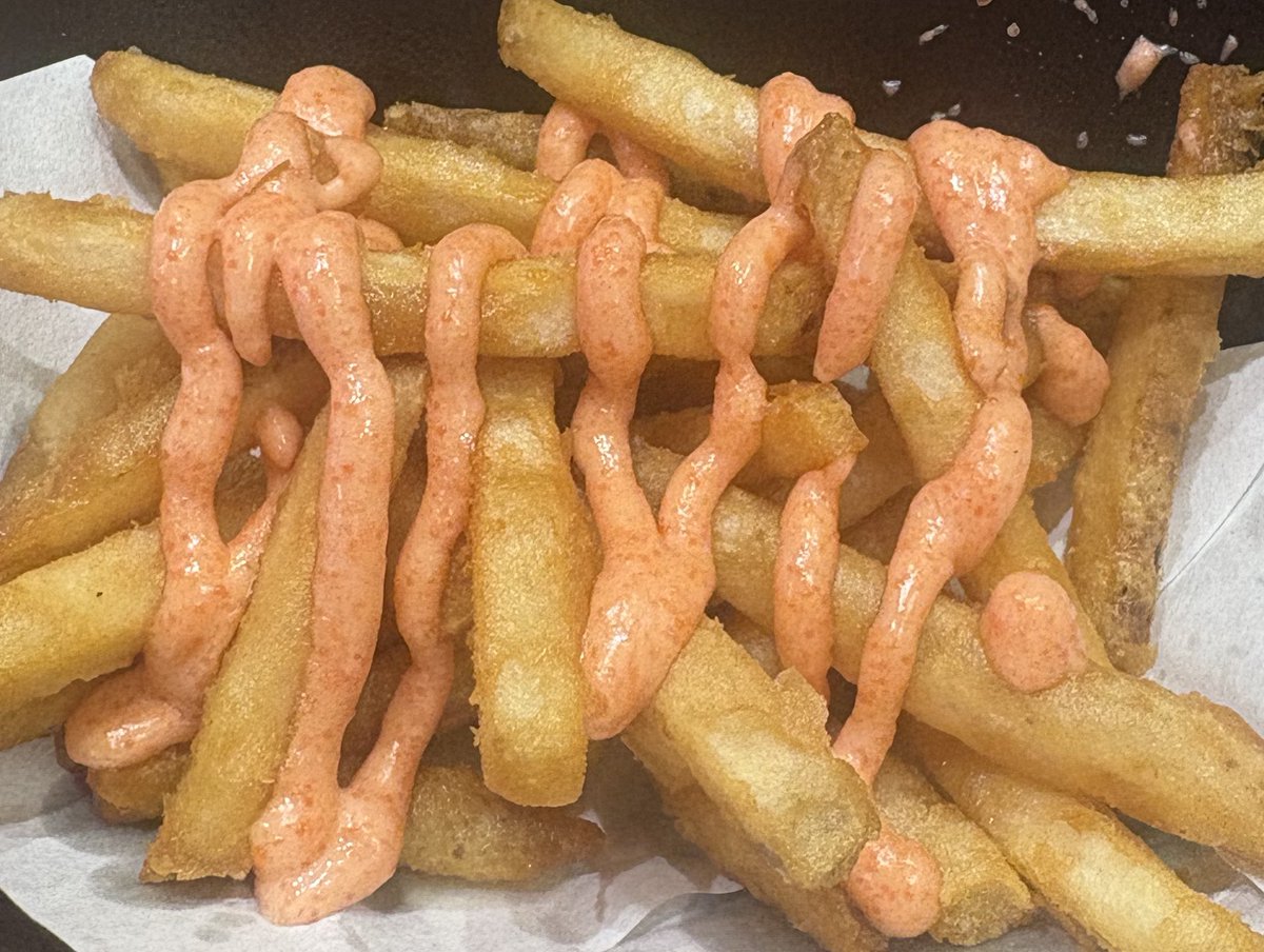 มีคืนนึงเห็นโพสต์พี่เมยินกิน แล้วมันก็เกิดความต้องการในใจ😔

วันนี้เลยไปอีสตามคับ อร่อยมากกก มันกรอบไม่เหมือนร้านอื่นๆอะ ซอสเมนไทก็ดี
ฟรินมาก✨

 #ปาฏิหาริย์ของวายร้าย