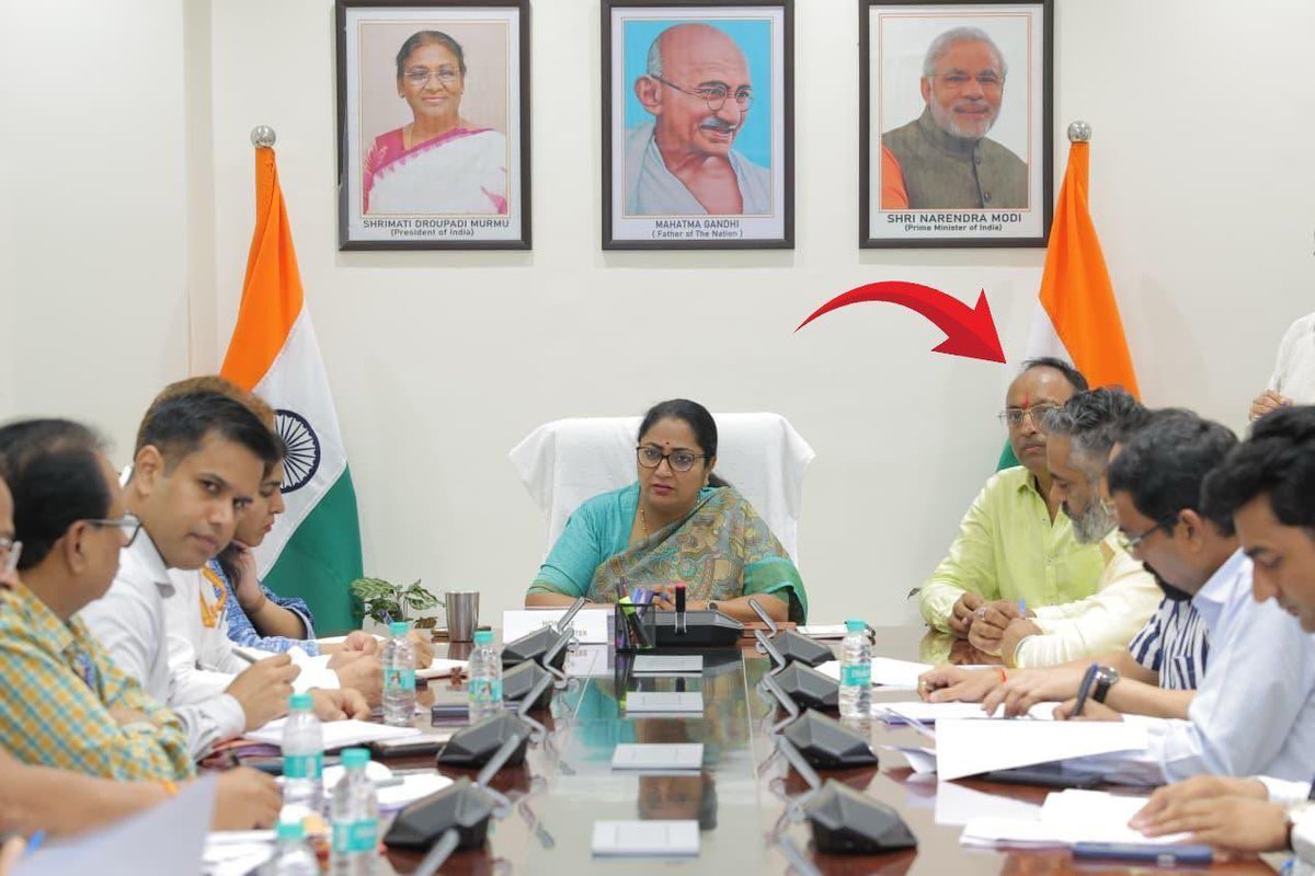 INCKerala's tweet photo. Who is running the Government of Delhi? Is it Madame Rekha Gupta or her husband? https://t.co/zMh1lHAmyZ