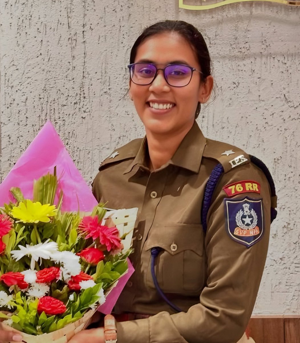 makerz_king's tweet photo. Honest Officers have been harassed by Politicians. 

First it was @swankhede_IRS &amp; now it’s IPS Anjana Krishna. 

These corrupt politicians biggest nightmare are these honest officers. 

Please raise your voice against the injustice &amp; Support 🙏

#AnjanaKrishna 🇮🇳 https://t.co/HkR84BXknO