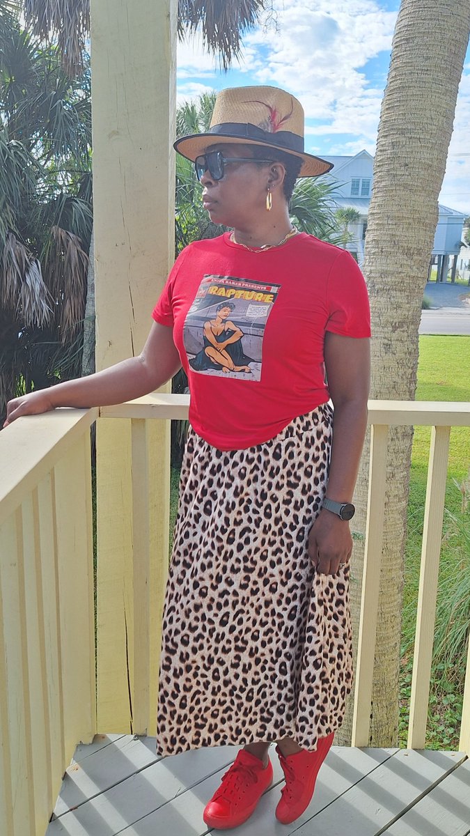 kim19777532218's tweet photo. Summer Im So Sad To See You Go
#EdistoBeach  ⛱️
I Take Auntie 
👑 @IAMANITABAKER 
Everywhere I Go https://t.co/3yXwLYfhg1