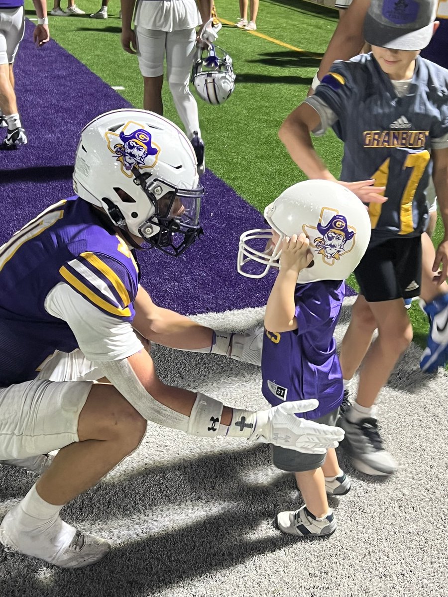 CalebJohnson_04's tweet photo. Blessed to get to play the game I love, for a school that I love! Had an amazing time playing in my first two varsity games and I’m excited to head into district to battle alongside my brothers and teammates!!
@GranburyFB @EP_Mindset #PiratePride #BroKeep https://t.co/vm3nHVHCEk