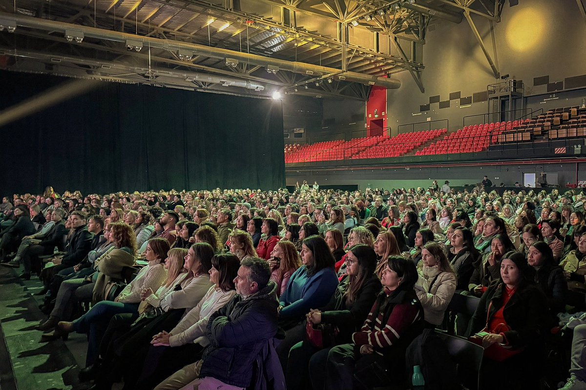 MatiasStevanato's tweet photo. 📚 Junto a docentes de toda la provincia participamos en el Congreso Nacional Tarpuy en el Arena Maipú.

🫱🏻‍🫲🏼 Un espacio de encuentro e intercambio que reafirma el valor de la educación como motor de transformación social y el rol fundamental de la enseñanza en la construcción de futuro.

✨ Gracias a la organización por hacerlo posible y a cada docente por su compromiso.