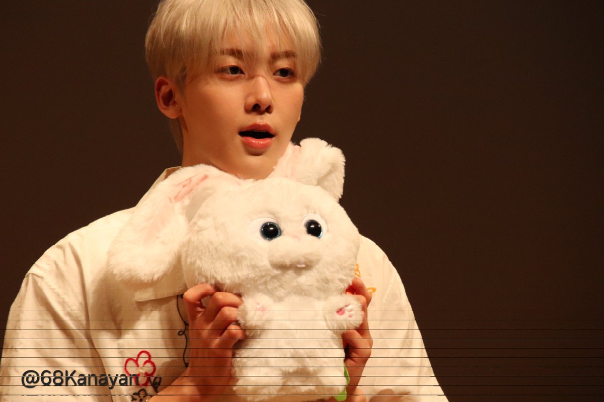 68Kanayan's tweet photo. 🐰🥕
#윤산하 #YOONSANHA #ユンサナ
#아스트로 #ASTRO https://t.co/vUydByYVBm