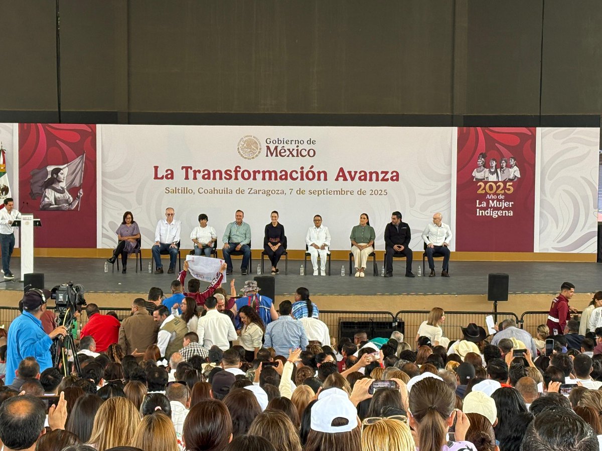 En #Saltillo en la presentación del primer informe de gobierno de la Presidenta <a href="/Claudiashein/">Claudia Sheinbaum Pardo</a>. #CoahuilaPaDelante #APasosDeGigante