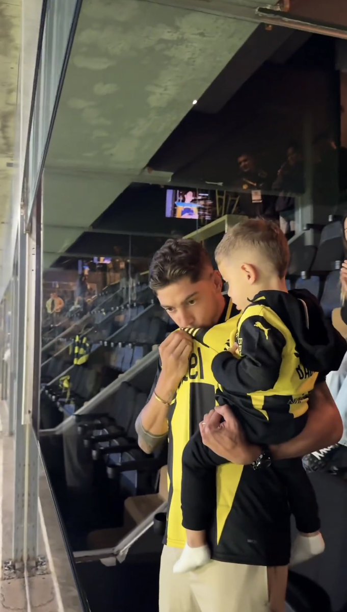 Por suerte NO,ES MUCHO MÁS
Sobre todo es buena persona, cosa q el gordo Suárez nunca supo ser. 
Ni que hablar que tiene 5 Libertadores y que desde que se fue no hace otra cosa que hablar de Peñarol y de volver,no como tú “ídolo” q vino x descarte

Mi Capitán Don Federico Valverde