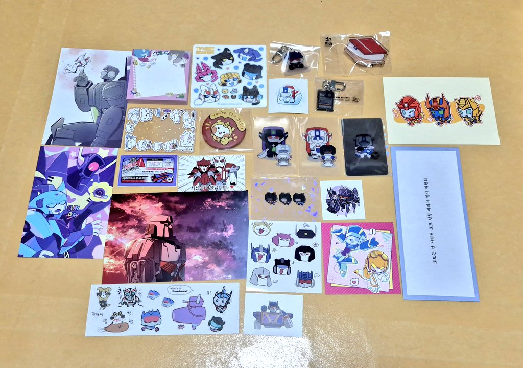 #아이아콘2025_후기
행사 주최측분들, 부스러분들, 참여자분들 모두 수고 많으셨습니다!! 부스까지 찾아와주셔서 이것저것 많이 나눠주셔서 정말 감사드려요🥹🥹
배포전 행사 자체가 처음이었는데 너무 재밌게 즐겼던 것 같아요...