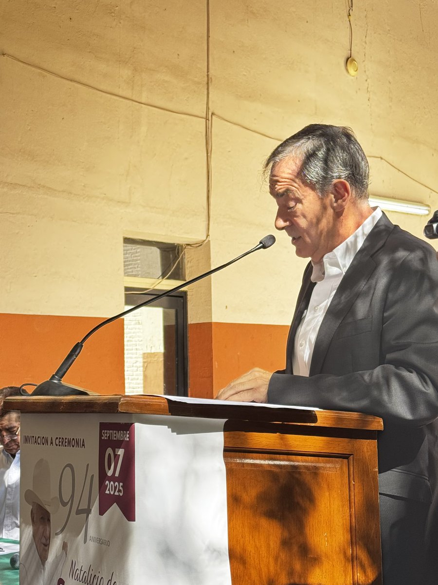Feliciano Guirado (@felguimor) on Twitter photo Interesante semblanza del ex Gobernador #SamuelOcaña por parte de su amigo y ex colaborador Manuel Puebla Gutiérrez en la ceremonia de su natalicio 94.
Atenta sus familiares, amigos y nuevas generaciones agradecidas por su legado.
<a href="/AlfonsoDurazo/">Alfonso Durazo</a> <a href="/Claudiashein/">Claudia Sheinbaum Pardo</a> Interesante semblanza del ex Gobernador #SamuelOcaña por parte de su amigo y ex colaborador Manuel Puebla Gutiérrez en la ceremonia de su natalicio 94.
Atenta sus familiares, amigos y nuevas generaciones agradecidas por su legado.
<a href="/AlfonsoDurazo/">Alfonso Durazo</a> <a href="/Claudiashein/">Claudia Sheinbaum Pardo</a>