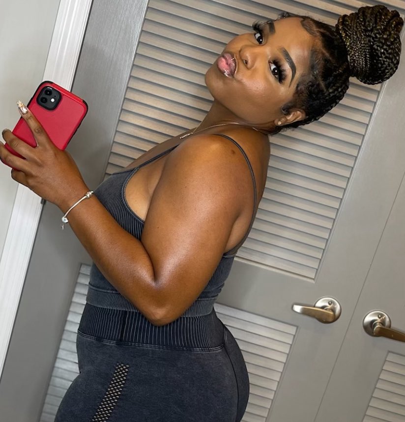 Beemichell_B's tweet image. I want my old page back @BEEMICHELL_ 😩
  But let’s get into the face😍☕️