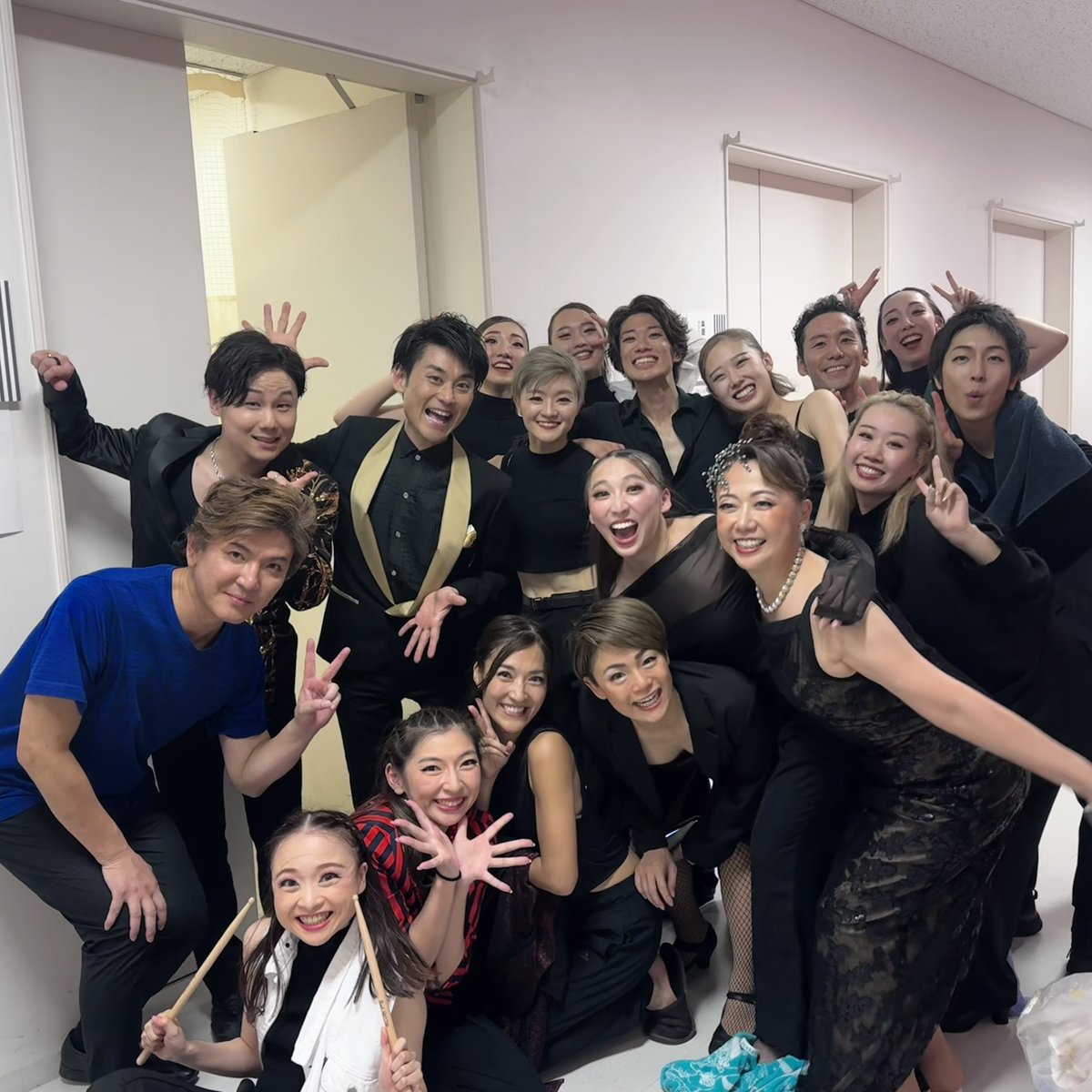 u_musicroom's tweet photo. 「本日 #Jewelbox2 コンサートにお越し頂きました皆様、誠にありがとうございました。」
90歳の役から、舞台の神様、バーテン、背むし男に至るまでetc、たくさん演じさせて頂きました。全34曲、最後まで走り抜けられたのは、何よりも皆様の温かいご声援があったからこそです、ただただ感謝の思いです! https://t.co/T6UUn5S3GU