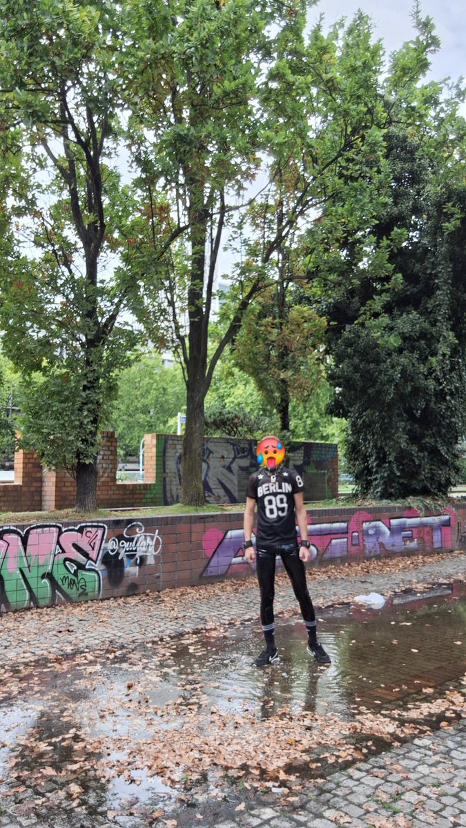 Subslaf (6K) 🔜 Darklands 🔜 Easter Berlin tweet media