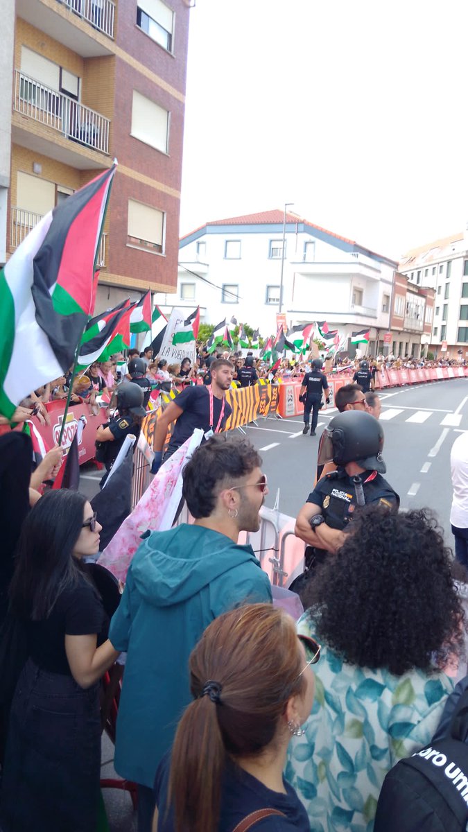 🫂 Solidariedade con todas as persoas detidas e feridas hoxe nas cargas policiais en Monforte.