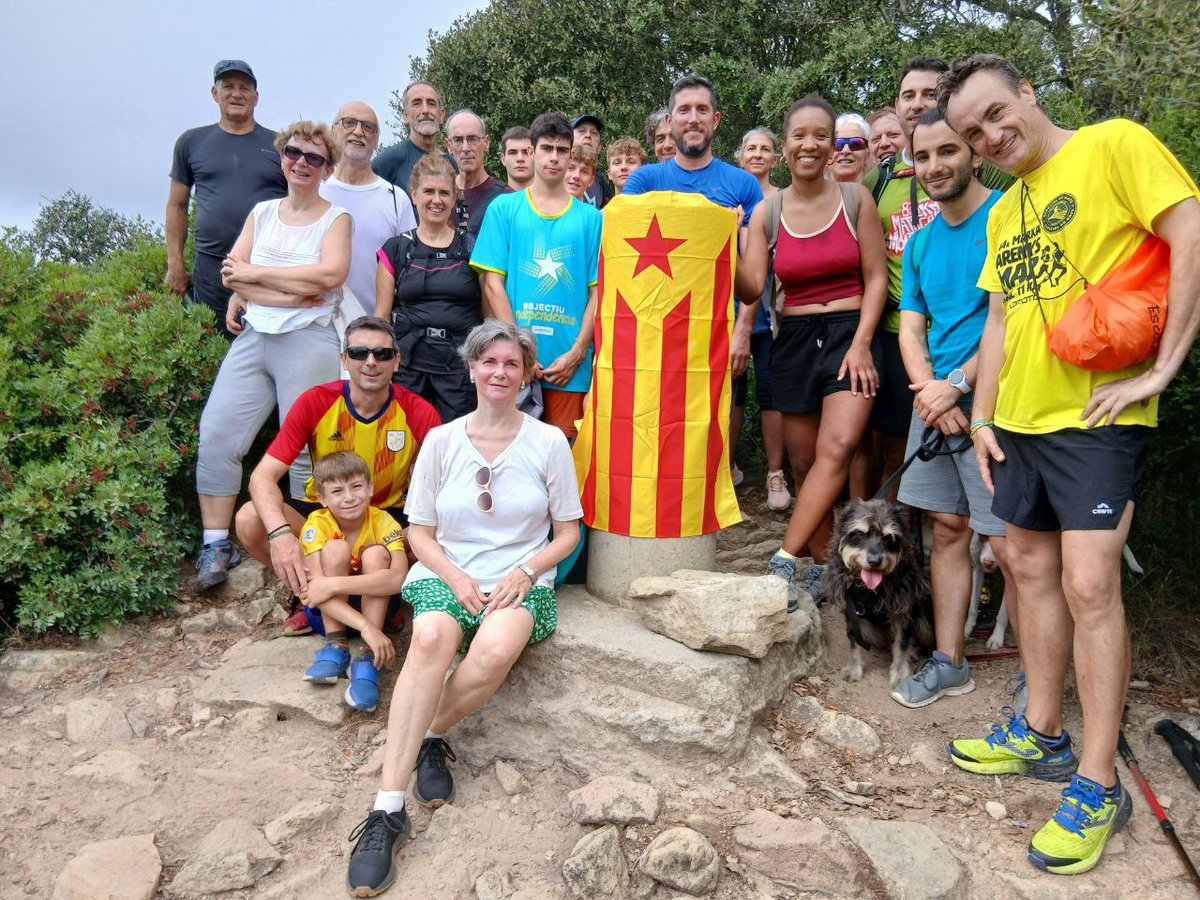 Hem fet el cim! <a href="/diariARA/">diariARA</a> <a href="/AgendaArenys/">L'Agenda</a> <a href="/radioarenys/">Ràdio Arenys</a> <a href="/AjArenys/">Aj. Arenys de Mar</a> <a href="/arenyautes/">Areny@utes</a> xfebrer.blogspot.com/2025/09/hem-fe…