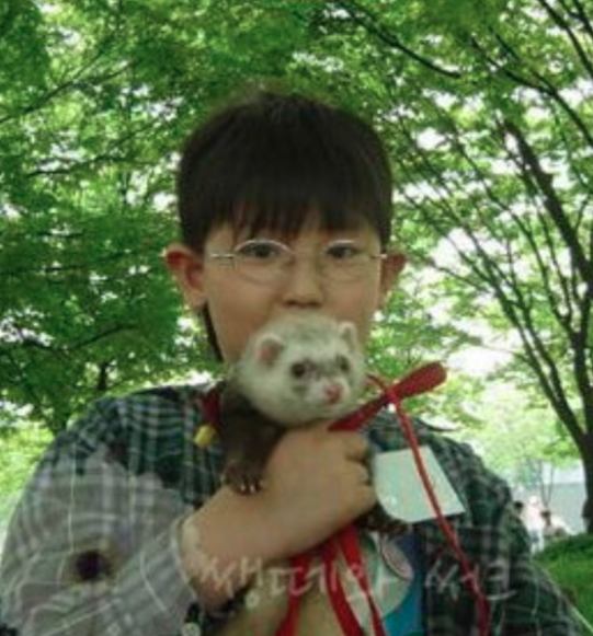 AboutMusicYT's tweet photo. Back in middle school, Chanyeol from EXO was the president of The Ferret Club. https://t.co/9lCPDBfE1Z