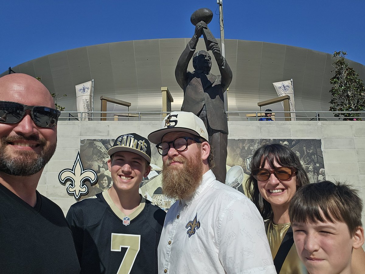 FortifyCG's tweet image. #whodat game day with the family