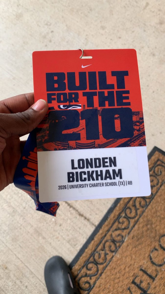 bickham_londen's tweet photo. The experience was amazing!🤩🔥@CoachTimYoder #birdsup🤙🏿
#recruit
#utsa🟠🔵 https://t.co/SR8NEHlu52