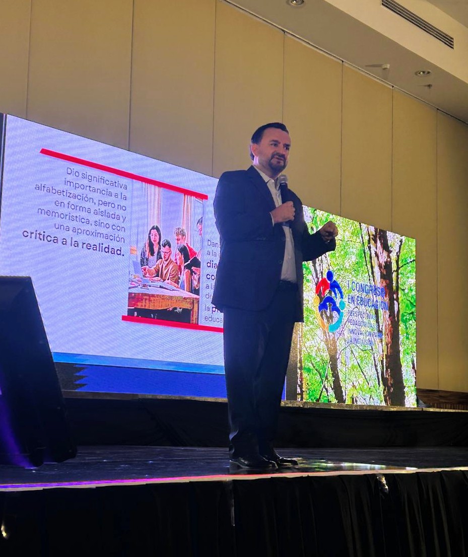 MtroFerLozano's tweet photo. Gracias por la invitación para compartir la Conferencia "Política y Educación" en el Congreso en Educación, Perspectivas Pedagógicas e Innovación para la Inclusión, en Guadalajara. Sumando desde diferentes trincheras en favor de la educación #alestilojalisco https://t.co/VUYdMjtJ5B