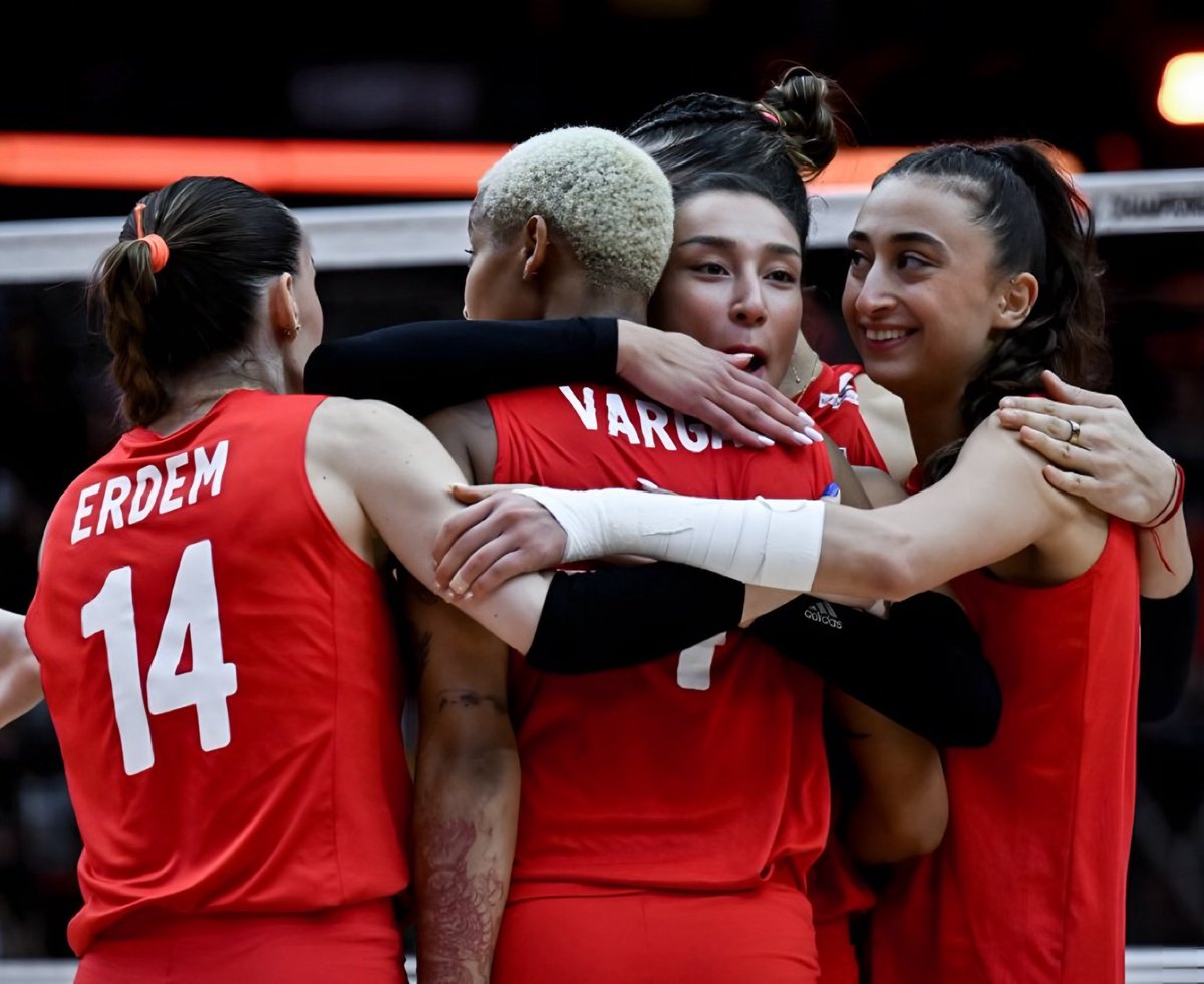 Sizinle gurur duyuyoruz!! Harika bir mücadele verdiniz. Başarılarınız devam edecek, inanıyorum