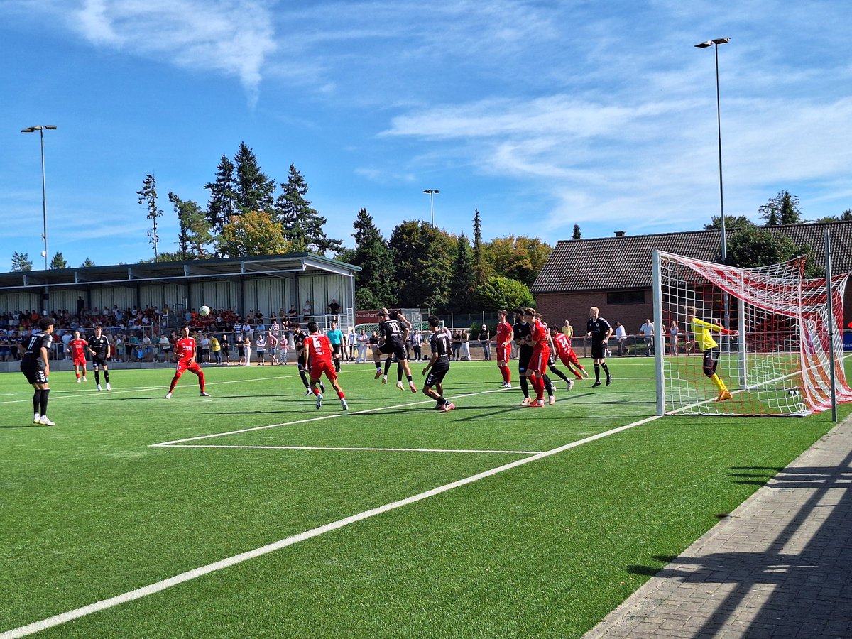 niek92jansen's tweet image. ⚽️ SV Biemenhorst 🆚 Schwarz-Weiß Essen
📅 07-09-2025
⚖️ 2-3
🏷 783 toeschouwers
📍 Intersport-Pieron-Arena, Bocholt 🇩🇪
🧩 Oberliga Niederrhein (6/18)

#SVBiemenhorst #SVB #Biemenhorst #Schwarzweißessen #ETB #Bocholt #Essen #Oberliga #groundhopping