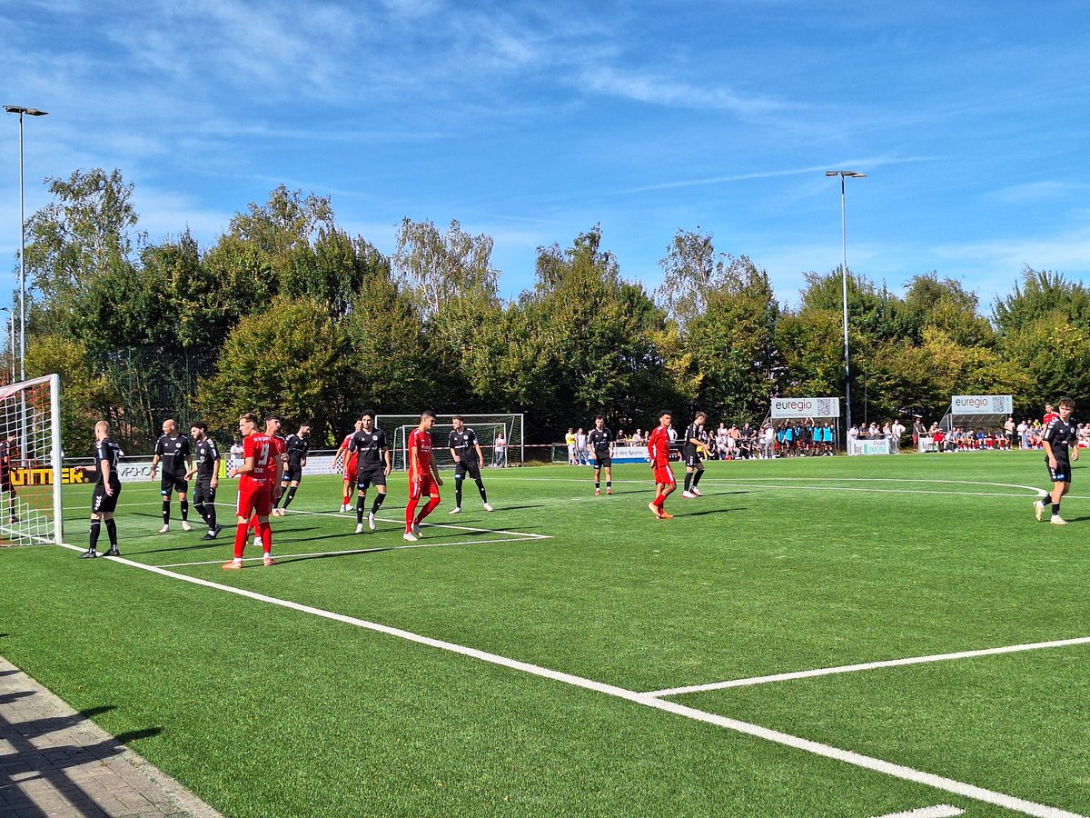 niek92jansen's tweet image. ⚽️ SV Biemenhorst 🆚 Schwarz-Weiß Essen
📅 07-09-2025
⚖️ 2-3
🏷 783 toeschouwers
📍 Intersport-Pieron-Arena, Bocholt 🇩🇪
🧩 Oberliga Niederrhein (6/18)

#SVBiemenhorst #SVB #Biemenhorst #Schwarzweißessen #ETB #Bocholt #Essen #Oberliga #groundhopping