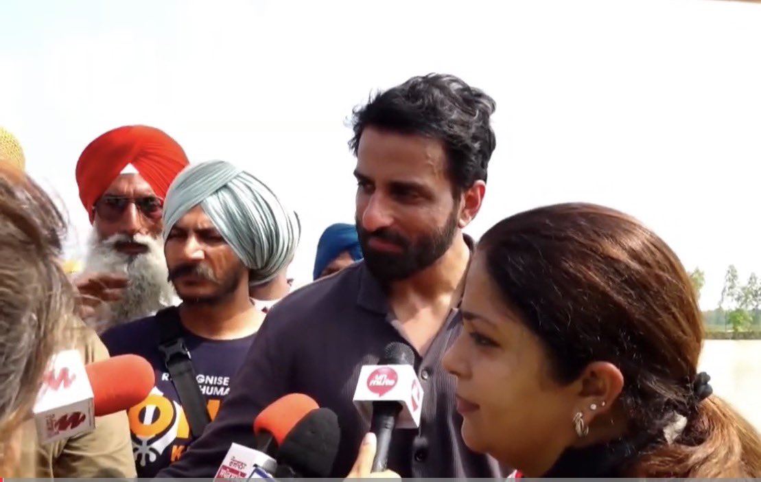 garrywalia_'s tweet photo. ऐसी तैसी करा गई तेरी मदद और तेरा राशन सोनू सूद 

हम पंजाब के लोग है हमारे लिए सबसे ऊपर पग है ( टर्बन ) 

तुझे राशन देना है दे नहीं देना मत दे लेकिन तुझे पग का सम्मान करना होगा 

सोनू सूद तेरे गुंडे ने एक भाई की पगड़ी उतारी है .शर्म कर और सरदार भाई के घर जा कर माफ़ी माँग और अपने समर्थक के ऊपर जिसने ये घटिया हरकत की है उस पर मुक़दमा दर्ज करवा 😡