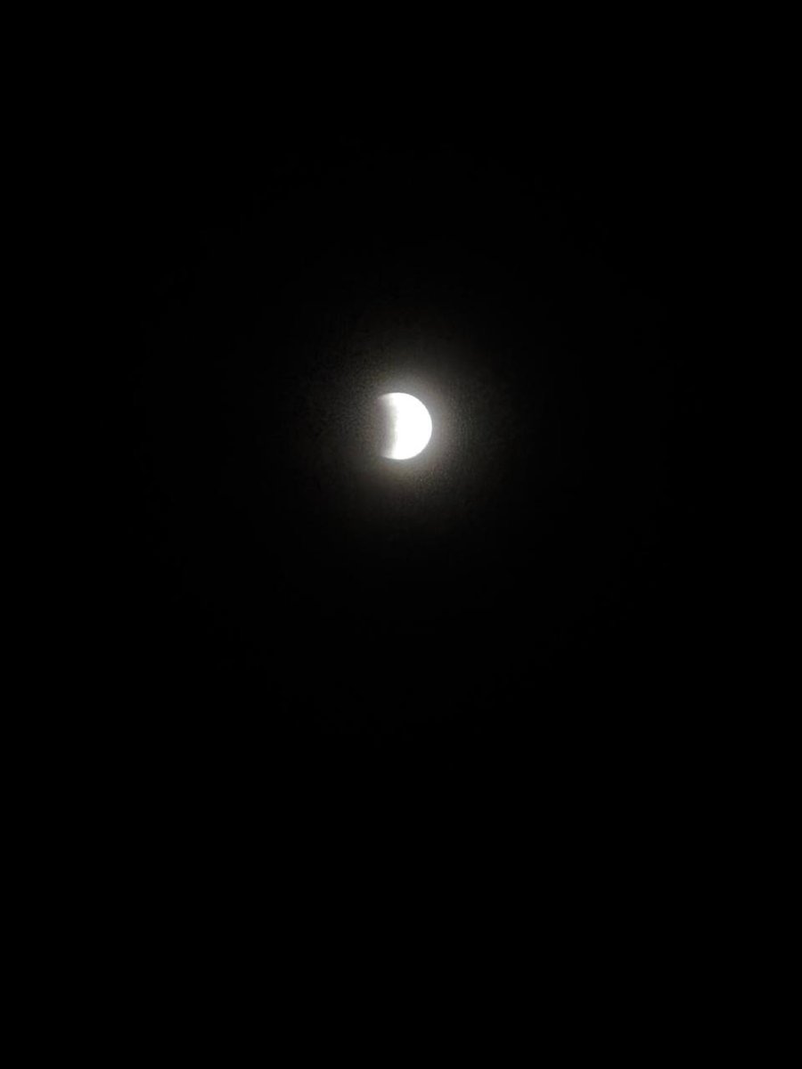 iris5399's tweet photo. Love written in lunar ink 🪄
🌛🌓🌒
#LunarEclipse
#EclipseLunar #moon https://t.co/73p76wkLC8