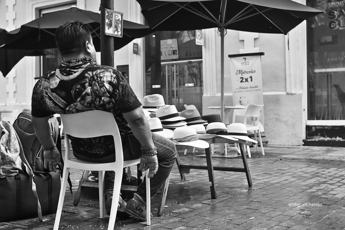 "Vendedor de sombreros" 📸

Mérida, Yucatán 🗺

más en: miguelchendo.com/portafolio-fot…

#blackandwhitephotography #photograph #fotografia #fotografía #photography #photographie