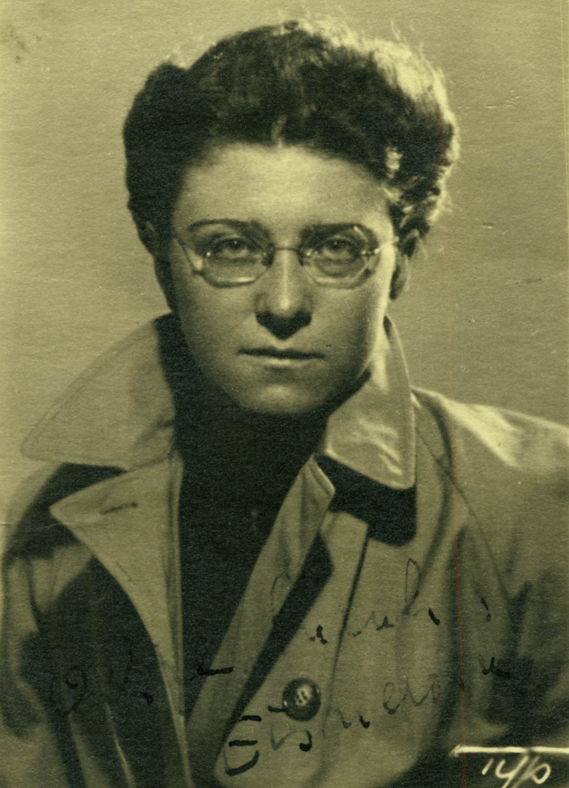 7 September 1915 | A Jewish woman, Alice Eisnerová, was born in Bratislava.  She lived in Prague. She was deported to #Auschwitz from #Theresienstadt  ghetto on 23 October 1944. She did not survive., image size:800x1107