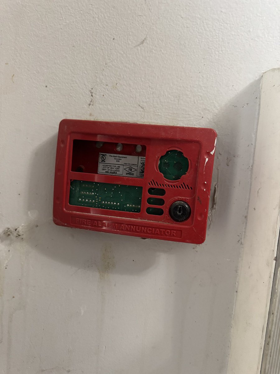 salimadofo's tweet photo. Residents at 3639 Martin Luther King Jr. Ave SE are living in unsafe and unacceptable conditions:

❌ Missing fire alarm on the 2nd floor

❌ Sofa blocking hallway — serious fire hazard

❌ Broken windows & mailboxes

❌ Trash piled inside & in the backyard

I’ve filed an inspection request (Ref #25ENF-HOUS-12162) and shared photos of the violations.

I reached out to the Department of Buildings Director, Mr. Hanlon and an inspection is scheduled for Tuesday September 9th.

We must act urgently to hold the property owner accountable and ensure residents live in safe, dignified housing.

Ward 8 deserves better. 🏠✊

#HousingJustice #Ward8 #DC #WeAreWard8

@OUC_DC @DC_DOB @311DCgov @WashProbs @fox5dc @nbcwashington @maustermuhle @KellyMikelforDC @Chris_Roell @SegravesNBC4 @7NewsDC @Pashleytv @AWainwrightTV @KeithJonesJr @ankitjaindc @jeremiah4dc @MayorBowser