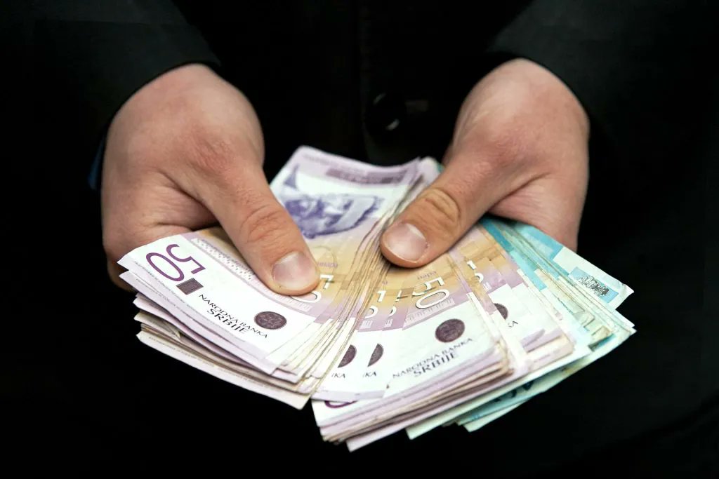 Time to open up your wallets 💸📩 Send until you're empty 🐽💦  throne.com/projecttitan/w…