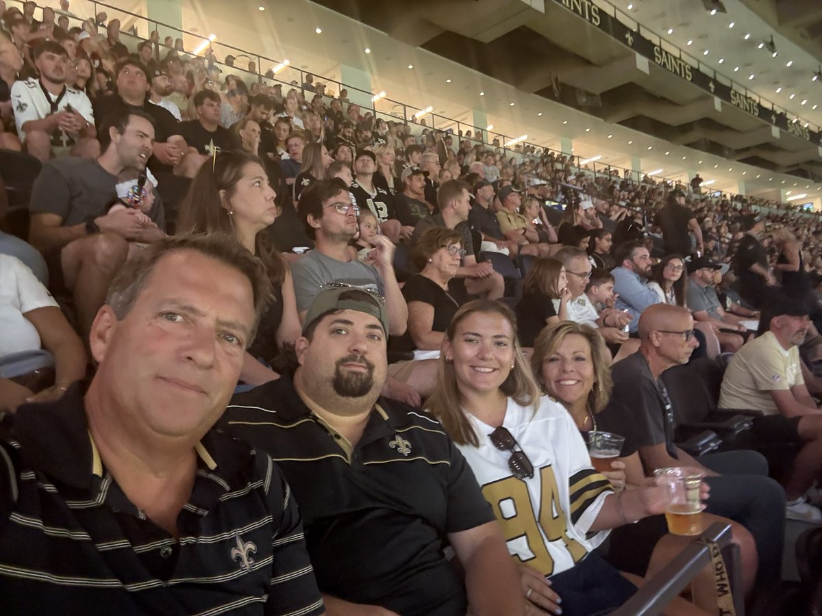 kateheid's tweet photo. #Saints #SaintsSunday #WhoDat #Elvis #SundayFunday #CamJordan #RollRat ? #idk #IMissSassyJake #FootballIsBack https://t.co/aVrDebY22L