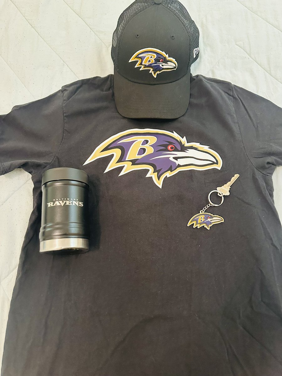 Buenos y NFLeros días!! Así mi vestimenta de hoy y los próximos domingos de aquí a febrero!! Go <a href="/Ravens/">Baltimore Ravens</a>!!!