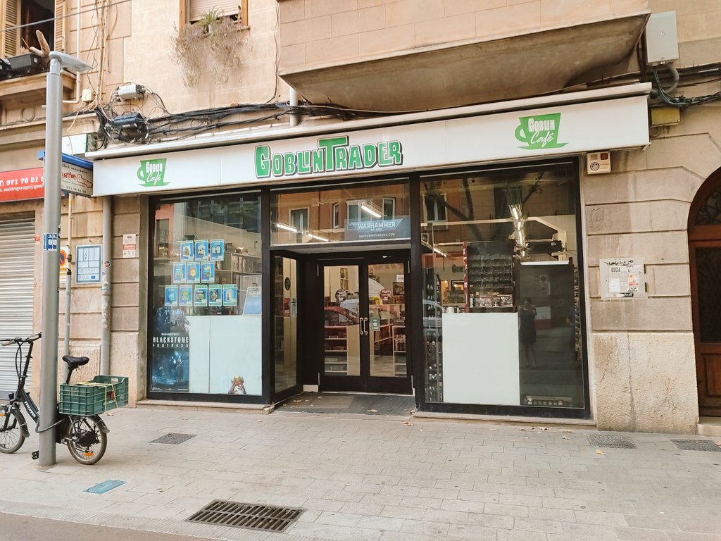 ChocotitaKawai's tweet image. GoblinTrader Mallorca, mi pareja pinta miniaturas y a veces lo acompañó aquí, está chula la tienda ❤️
@lasetablog 
#GoblinTrader #Warhammer #Miniaturas #PartidasDeRol #Juegosdemesa #CartasMagic #Mallorca