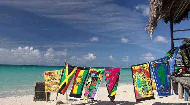 Micah Shemaiah
      Day Like These 
#reggaemusicstore 🔥🔥