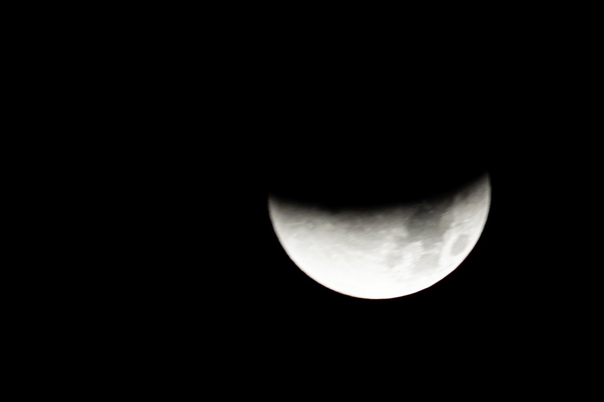 皆既月食少しだけ見た