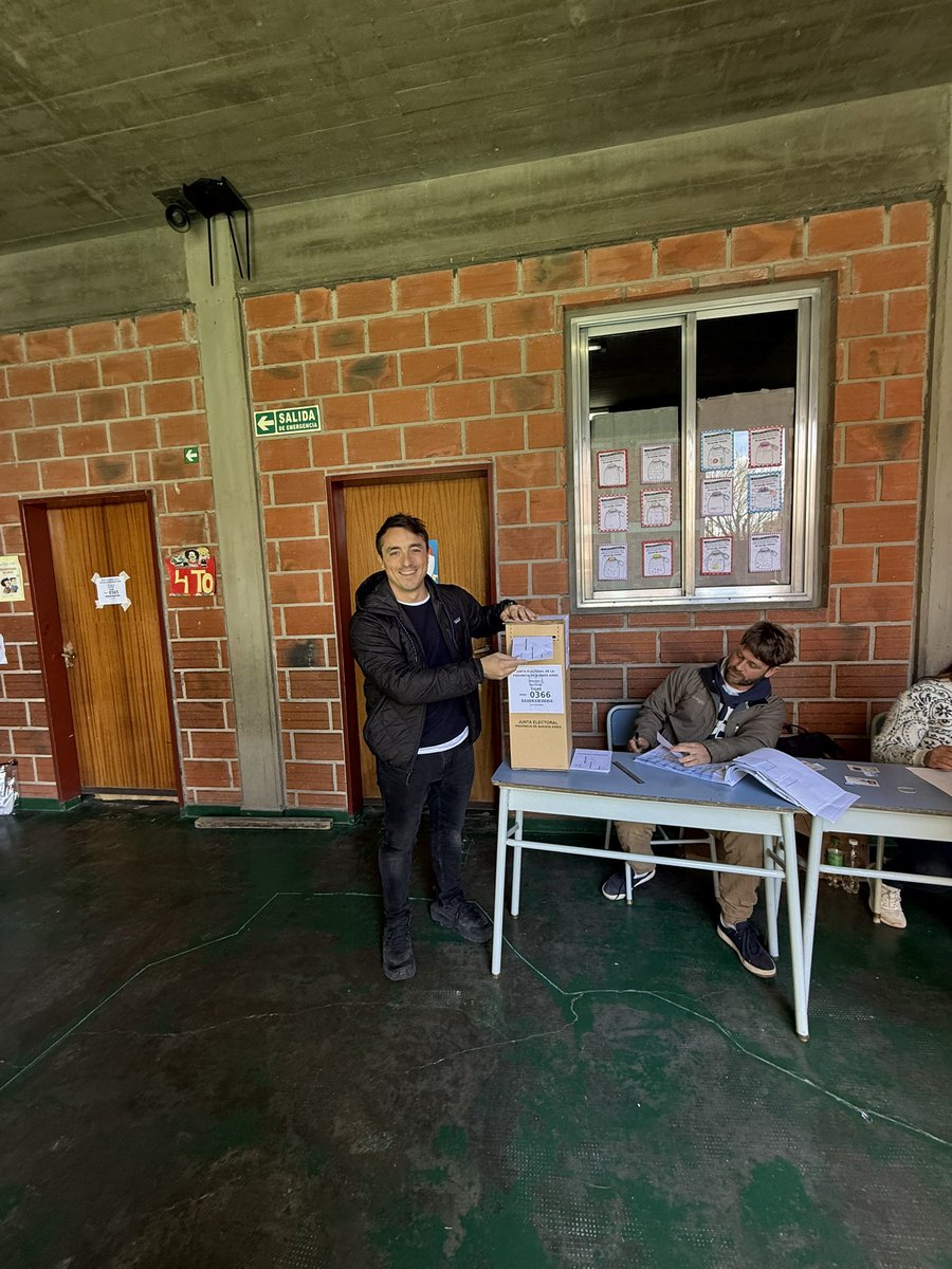 Para que no haya más escuelas sin revoque 

#YoVotoLLA