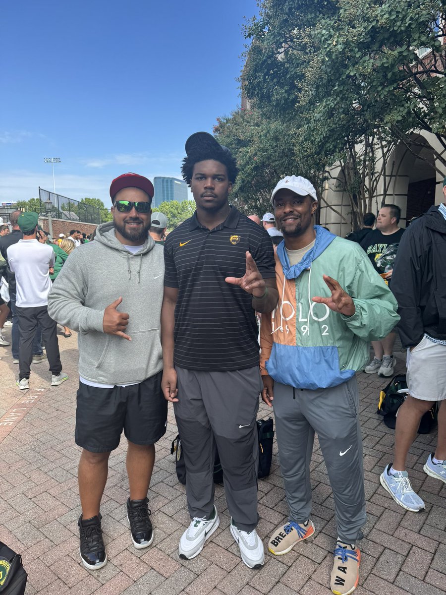 Windley Laborte (@coachlaborte) on Twitter photo Blessed to watch two of the best to ever do it <a href="/SummitFB/">Mansfield Summit High Football</a>, <a href="/KylandReed/">Kyland</a> <a href="/ahmaad_1k/">Ahmaad Moses 3️⃣</a>. Love to see their growth and the work they put in each week for their Schools, Families, Friends, and the Man above!! We got a picture with one but missed the other, love them both. Blessed to watch two of the best to ever do it <a href="/SummitFB/">Mansfield Summit High Football</a>, <a href="/KylandReed/">Kyland</a> <a href="/ahmaad_1k/">Ahmaad Moses 3️⃣</a>. Love to see their growth and the work they put in each week for their Schools, Families, Friends, and the Man above!! We got a picture with one but missed the other, love them both.