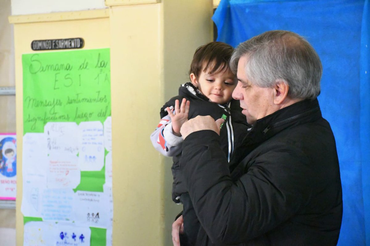 SomosBAChivil's tweet photo. #AHORA Vota nuestro intendente y candidato a tercer senador provincial @BritosGuillermo en la Escuela N° 6

Somos Chivilcoy 🩷

#Elecciones2025
#Chivilcoy https://t.co/W2mvkyQaUX
