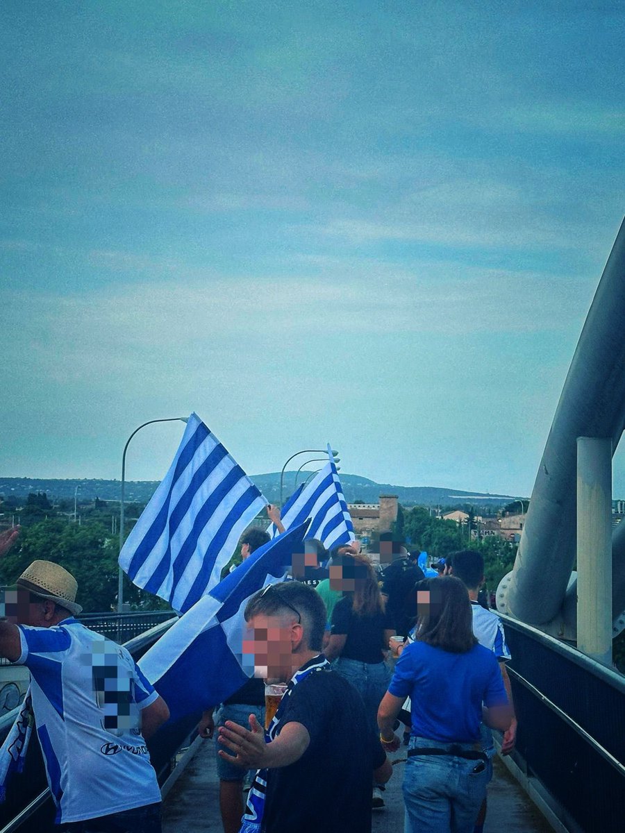 Gran començament de la temporada tant al camp com a la Grada Popular! 

El masculí va guanyar 3-0 i nosaltres a la Grada ho vam donar tot per a empènyer als jugadors fins al final 📣

#UNAOBSESSIÓ 🤍💙