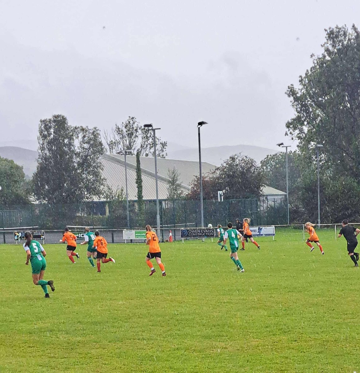 TurfsLadies's tweet image. We finish our pre-season with a friendly win over @Bontfc Ladies. Despite the rain, good game of football with plenty tactics tried out. Thanks Bont and good luck for the season. 

⚽️⚽️⚽️⚽️ Llio
⚽️Delun
⚽️@vikkioakes1998 
⚽️ Alaw