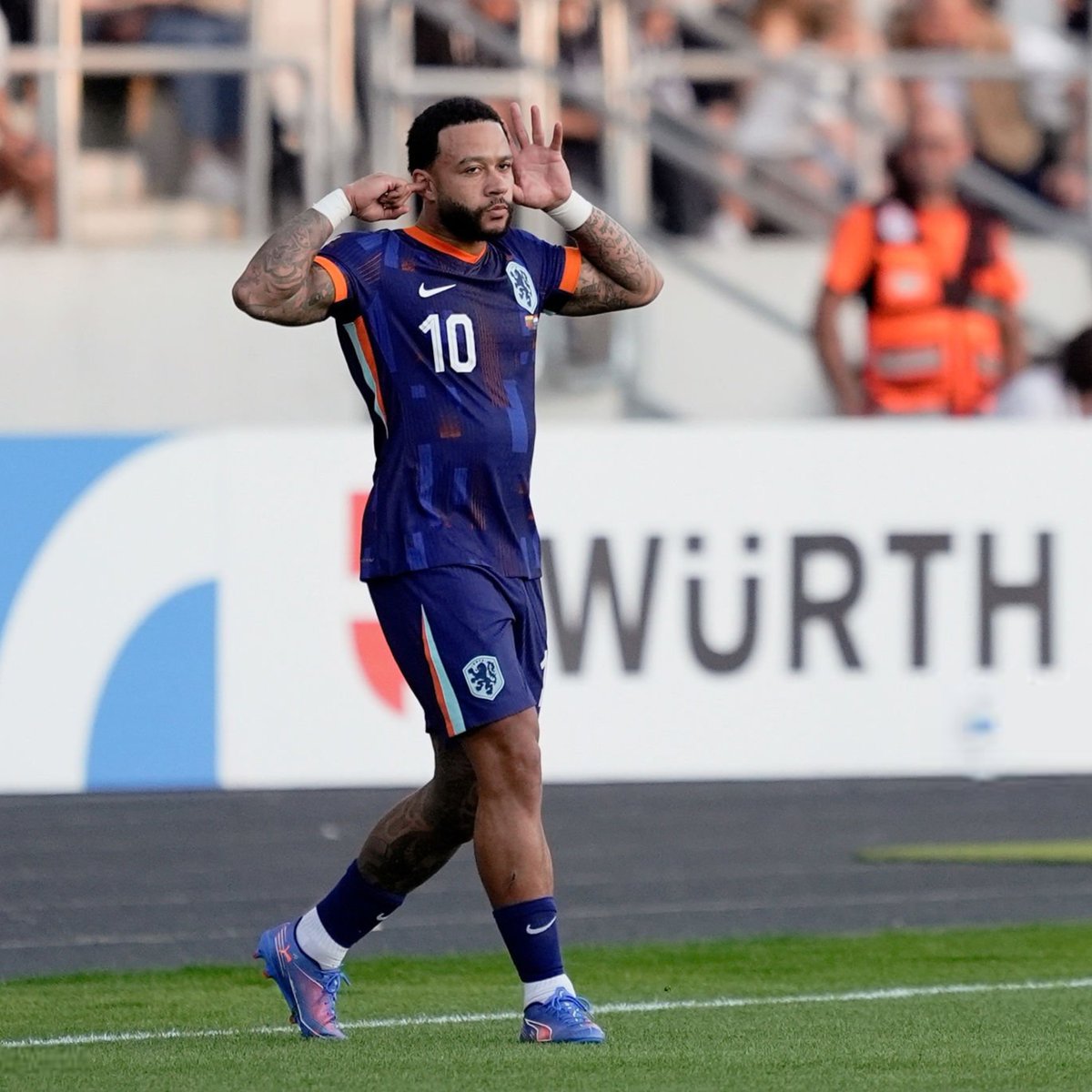 lnstantFoot's tweet photo. 🚨 MEMPHIS DEPAY AUTEUR D'UN DOUBLÉ !!! ⚽️⚽️

Les Pays-Bas repassent devant au score : 3-2 contre la Lituanie ! https://t.co/l4N7XfdiUX