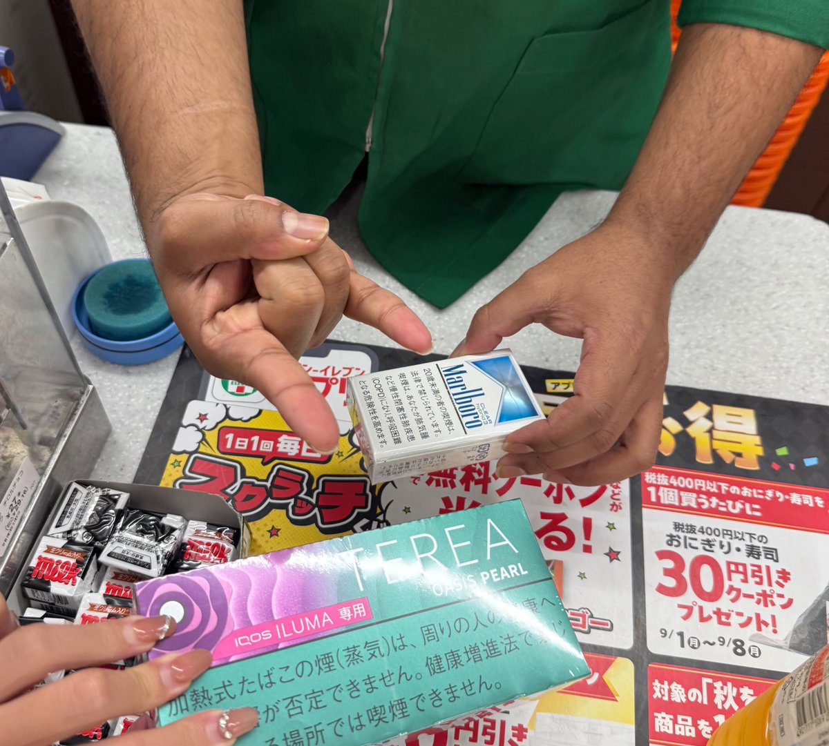 ver2me's tweet image. 店員さんと仲良くなってカートン買う度に相手のタバコも買ってプレゼントしてる
多分もうこれ7回目とかになるWWWW