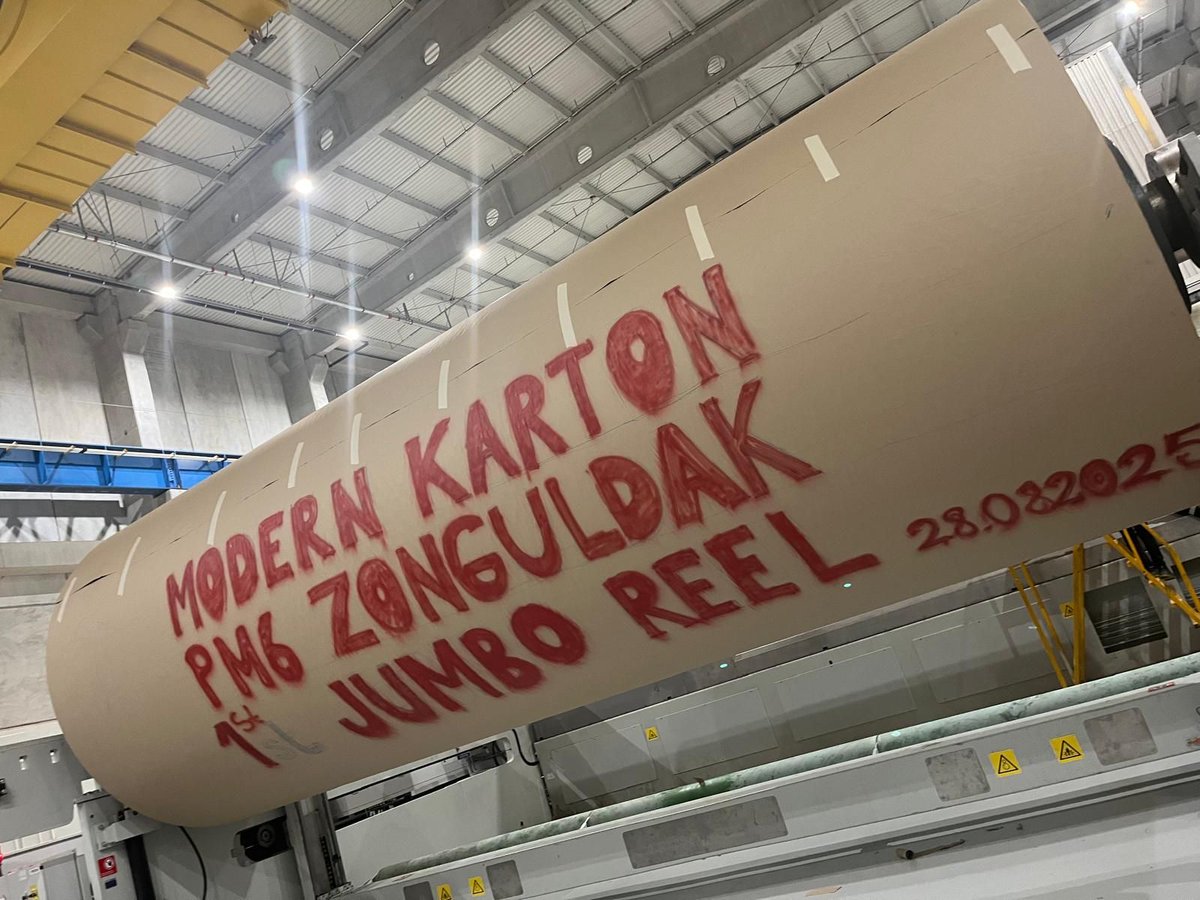 Yaklaşık 650 milyon euroya mal olan Modern Karton'un Zonguldak Üretim Tesisi başarıyla devreye alındı.
İlk üretimle birlikte Türk sanayisi dev bir eser daha kazanmış oldu.