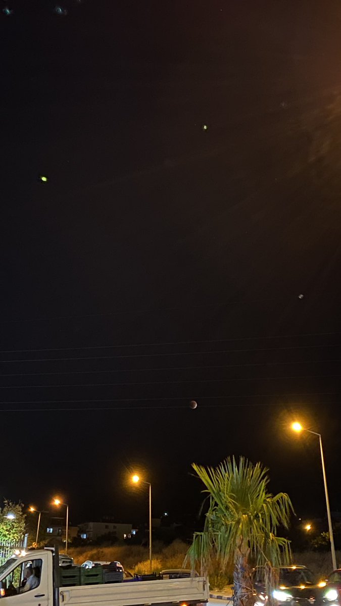 Photoshoplu ay tutulmasi fotograflarina inat.. 😂