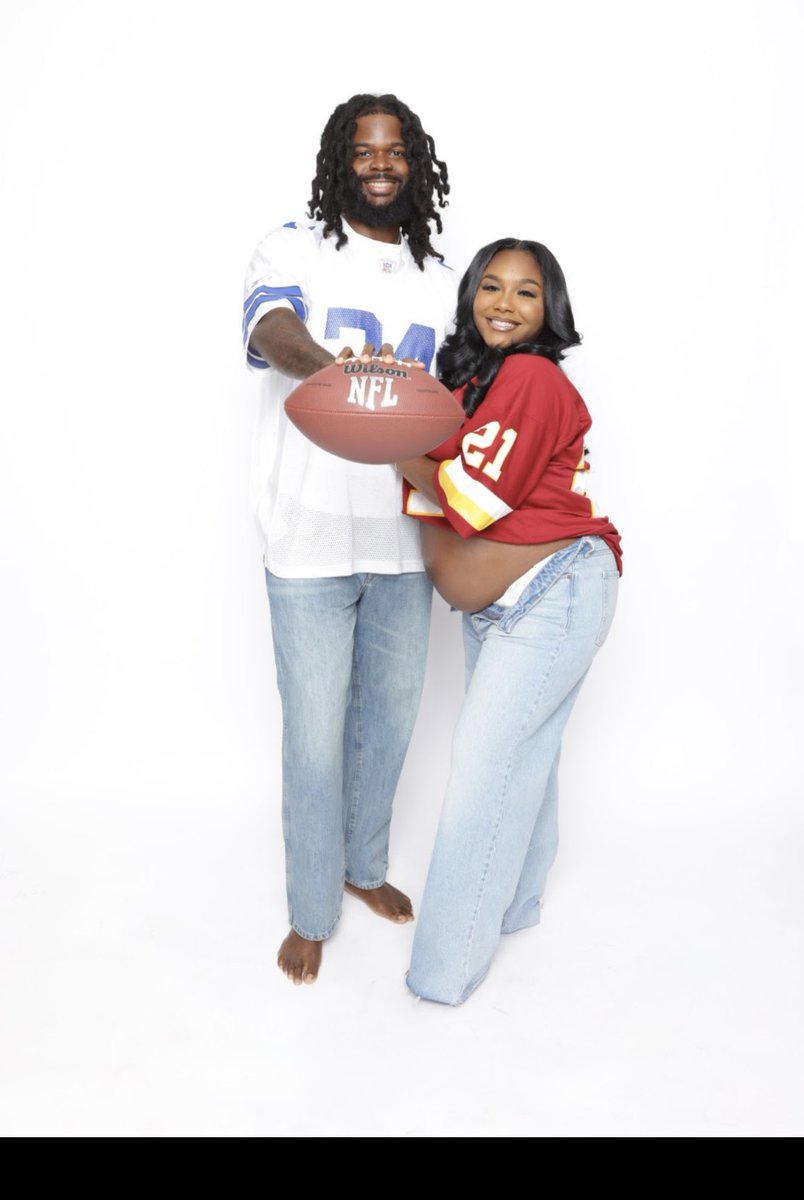 _Adore_Nya_'s tweet photo. "Different jerseys, same heart. House divided, crib united"
#football #footballsunday #maternityphotoshoot #maternityphotos #washingtoncommanders #dallascowboys #raisehail
#demboyz
#babyboy https://t.co/Z2TvuB4tB7