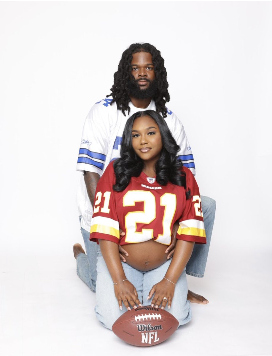 _Adore_Nya_'s tweet photo. "Different jerseys, same heart. House divided, crib united"
#football #footballsunday #maternityphotoshoot #maternityphotos #washingtoncommanders #dallascowboys #raisehail
#demboyz
#babyboy https://t.co/Z2TvuB4tB7
