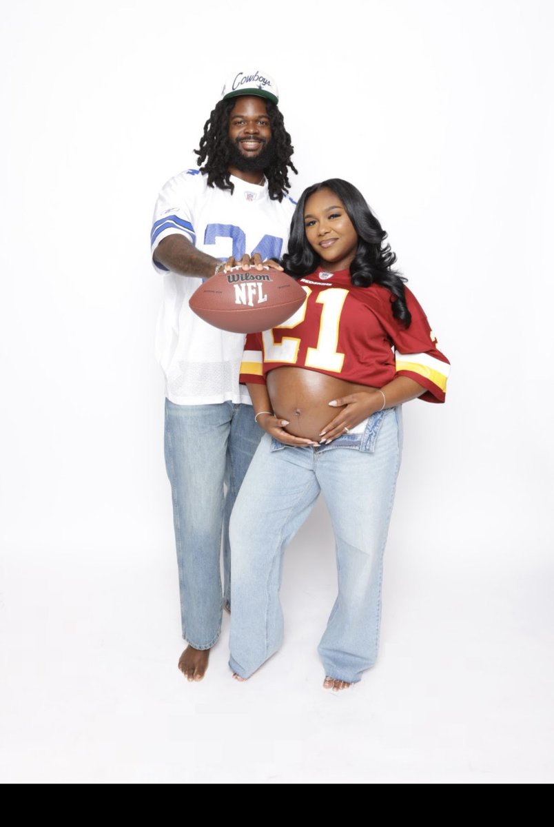 _Adore_Nya_'s tweet photo. "Different jerseys, same heart. House divided, crib united"
#football #footballsunday #maternityphotoshoot #maternityphotos #washingtoncommanders #dallascowboys #raisehail
#demboyz
#babyboy https://t.co/Z2TvuB4tB7