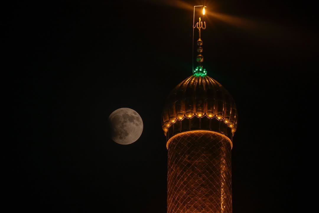 foolki_'s tweet photo. "قَمَرُ السَّمَاءِ مَعَ قَمَرِ الْأَرْضِ". https://t.co/7AzeT8TfvM