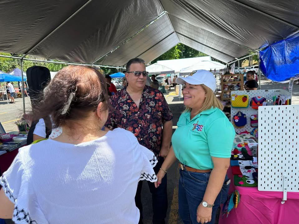 ¡Seguimos de Celebración! Desde la Pista Andrés Torres, nos unimos al 45º Festival de Cuatristas y Trovadores, organizado por el Centro Cultural Diógenes Colón Gómez. Este año, la dedicatoria especial es para la agrupación Coquíes de la Serranía, orgullo de nuestra música jíbara.