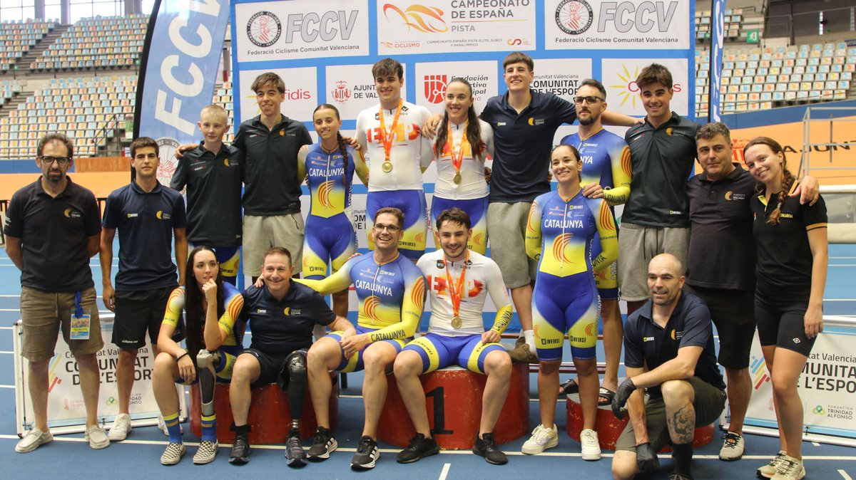 🏆 El #ciclismecat tanca el Campionat d'Espanya de pista com a millor selecció, amb set títols elit/sub23 i sis títols de paraciclisme!

Helena Casas, amb quatre ors, ha liderat la selecció catalana en un exitós cap de setmana.

+ info 👉 ciclisme.cat/noticies/pista…

📸: <a href="/TrackPiste/">Track Piste</a>
