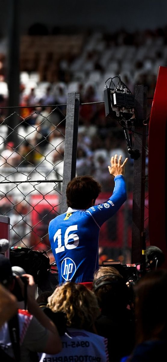 F1WallpaperHQ's tweet photo. Charles 👋💙 https://t.co/VWriWI4AoV